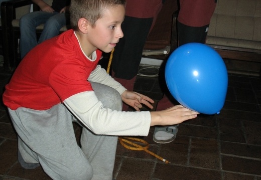 podlezani s balonkem 007