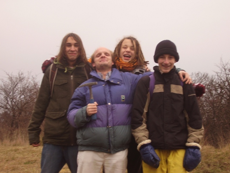 smejici_se_Sadska_hrbitovni_strednoturonska_ctyrka_Michael_Z_Toma_K_Jan_P_Joel_J.JPG